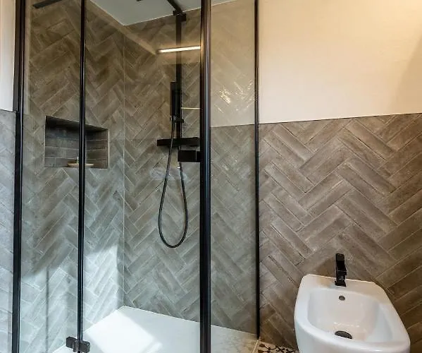 Modern In - Larihome A14 Apartament Gravedona