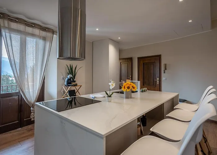 Modern In - Larihome A14 Apartament Gravedona