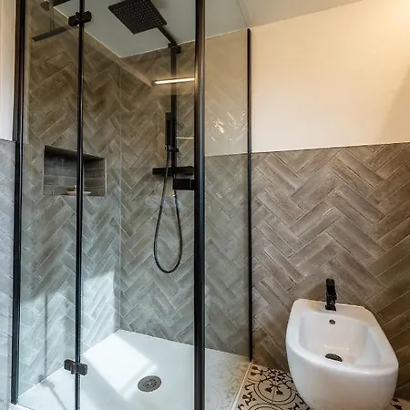 Modern In - Larihome A14 Apartman Gravedona