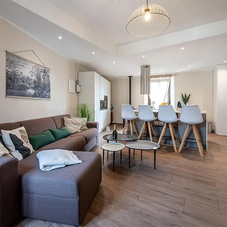 Modern In - Larihome A14 Apartman *