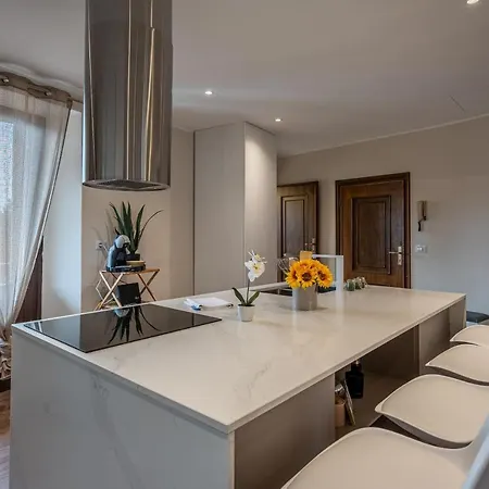 Modern In - Larihome A14 Apartman Gravedona